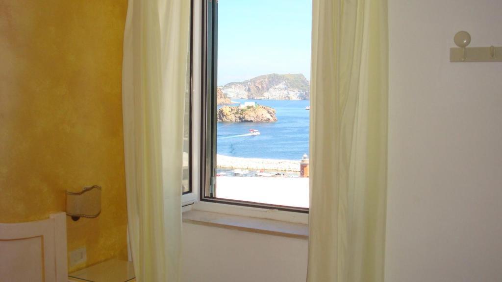 Hotel Del Capitano Ponza Habitación foto